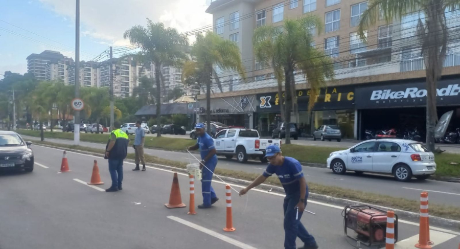 CPTrans instala novos balizadores flexíveis em Itaipava